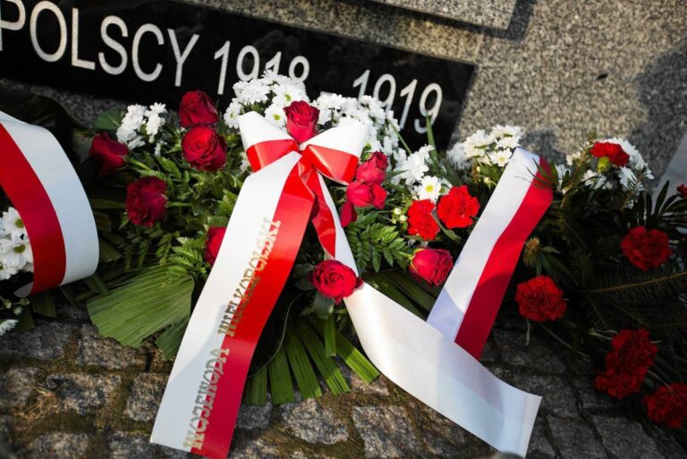 Uroczysty ponowny pochówek uczestników powstania wielkopolskiego 1918-1919 i ich rodzin w kolumbarium na Junikowie; 21.12.2016 r. Fot. poznan.wyborcza.pl.