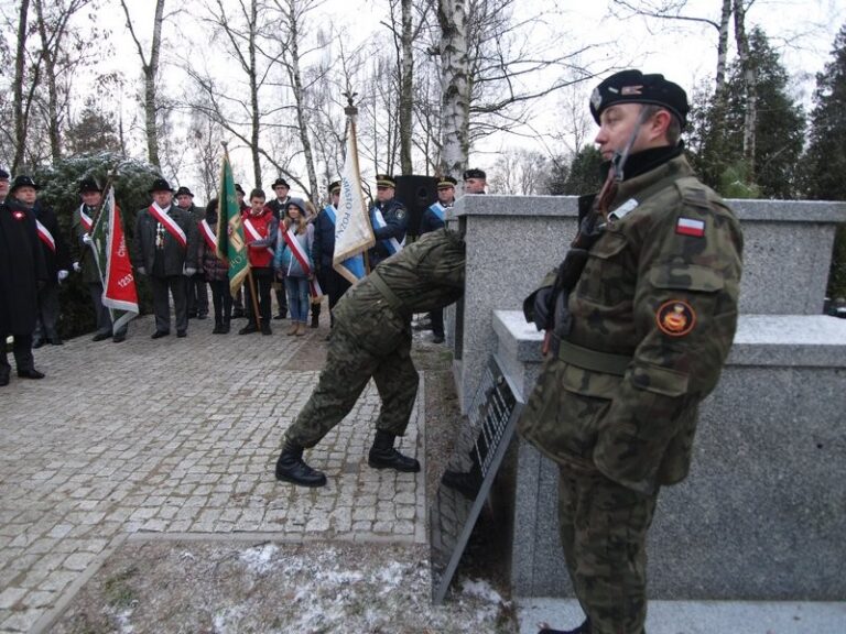 Uroczysty ponowny pochówek uczestników powstania wielkopolskiego 1918-1919 i ich rodzin w kolumbarium na Junikowie; 27.12.2014 r. Fot. epoznan.pl.