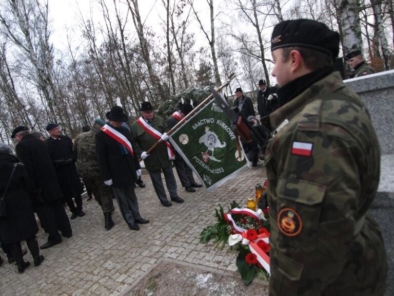 Uroczysty ponowny pochówek uczestników powstania wielkopolskiego 1918-1919 i ich rodzin w kolumbarium na Junikowie; 27.12.2014 r. Fot. epoznan.pl.