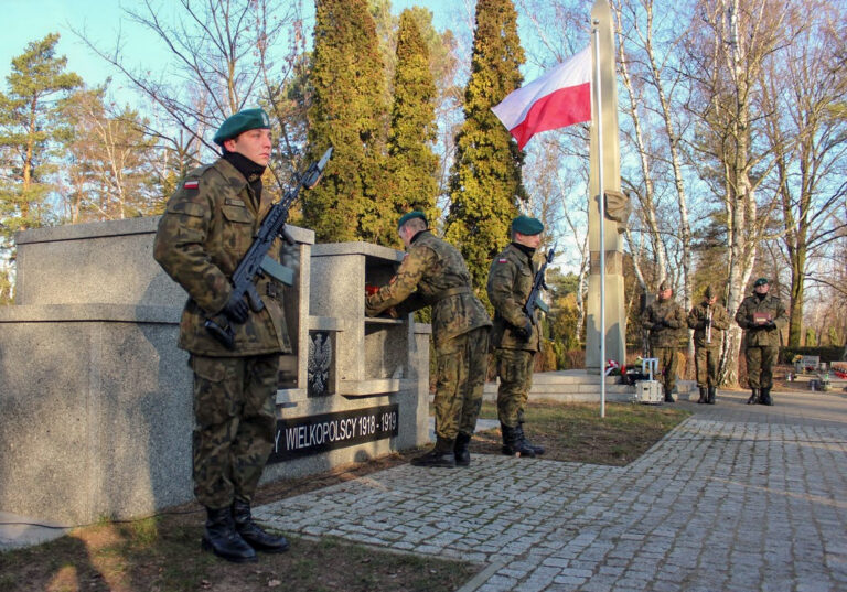 Uroczysty ponowny pochówek uczestników powstania wielkopolskiego 1918-1919 i ich rodzin w kolumbarium na Junikowie; 30.12.2015 r. Fot. UMP.