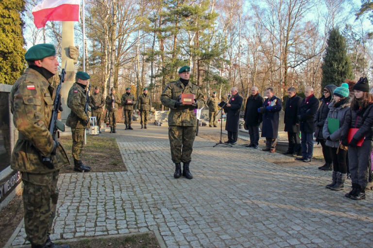 Uroczysty ponowny pochówek uczestników powstania wielkopolskiego 1918-1919 i ich rodzin w kolumbarium na Junikowie; 30.12.2015 r. Fot. UMP.