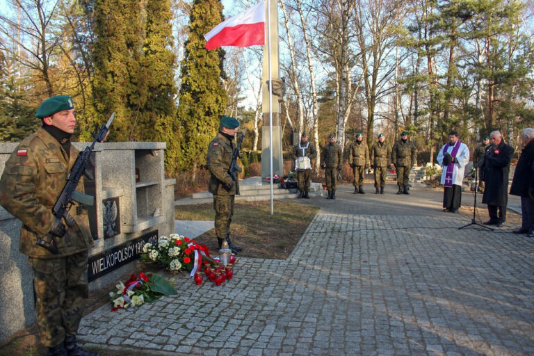 Uroczysty ponowny pochówek uczestników powstania wielkopolskiego 1918-1919 i ich rodzin w kolumbarium na Junikowie; 30.12.2015 r. Fot. UMP.